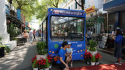 TP Hồ Chí Minh ra mắt xe buýt sách