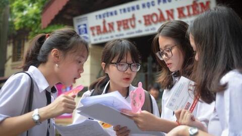 Phụ huynh Hà Nội mất ngủ tìm trường cho con vào lớp 10