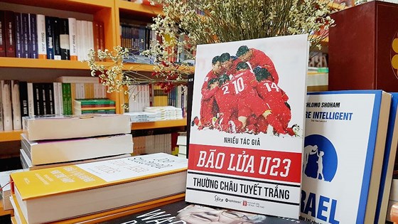 Ra mắt cuốn sách đầu tiên về Đội tuyển bóng đá U23 Việt Nam ảnh 1