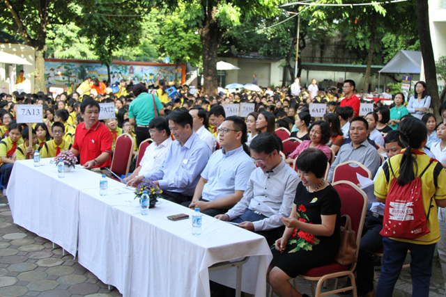 Đại diện Sở GD&ĐT Hà Nội, Phòng GD&ĐT quận Ba Đình và cựu học sinh trường THCS Giảng Võ tham dự ngày hội.