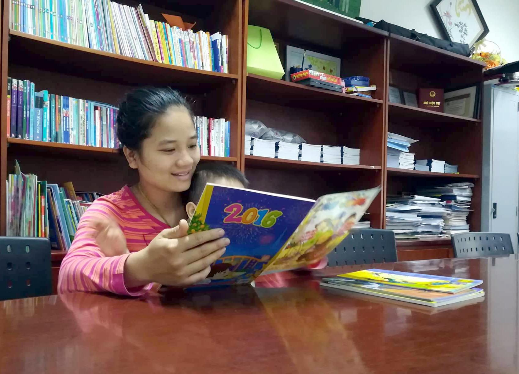 Thảo - người bán sách “có tâm nhất Vịnh Bắc Bộ” hình ảnh 2 thao - nguoi ban sach “co tam nhat vinh bac bo” hinh anh 2