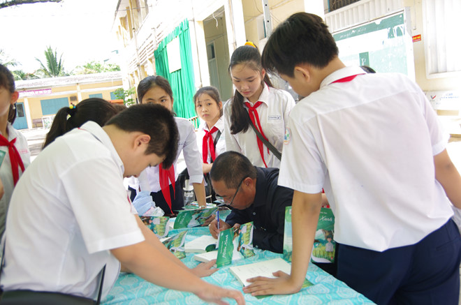 Goc nhin song dong ve hoc tro mien Tay song nuoc hinh anh 2