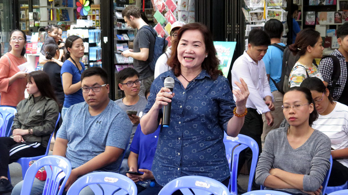 Những trang sách bàn chuyện gia đình đương đại - Ảnh 3. nhung-trang-sach-ban-chuyen-gia-dinh-duong-dai-1